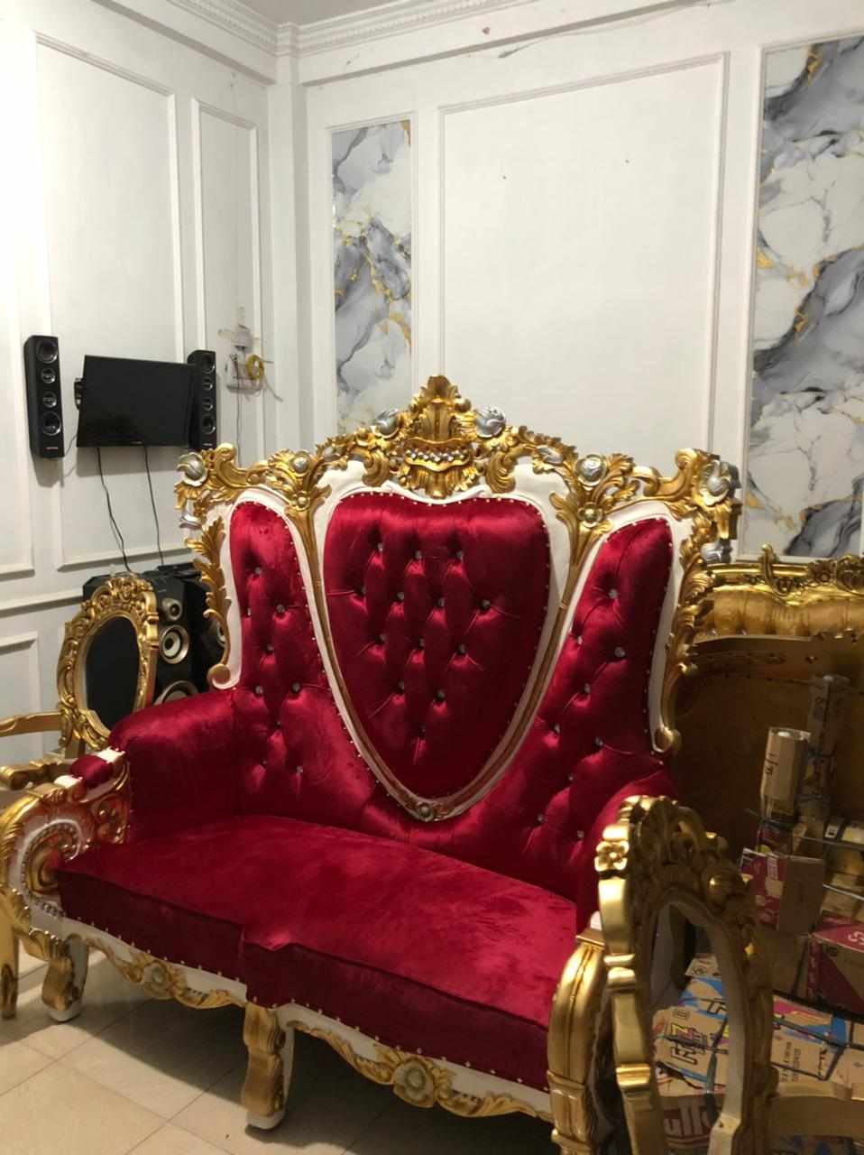 Sofa Pengantin/Raja Ukir Jati Asli – Pesona Emas dari Bavala Mebel Jepara