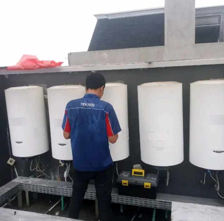 Service Ariston water heater kelap gading jasa perbaikan pemanas air Ariston k
