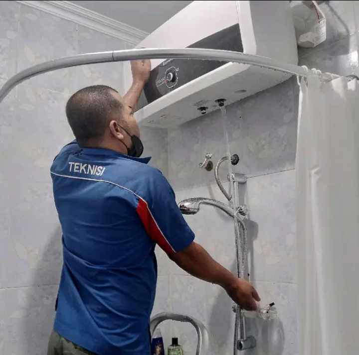 Service Ariston water heater kelap gading jasa perbaikan pemanas air Ariston k