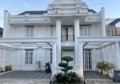 Disewakan Rumah Mewah di Bandung, Komplek Batununggal - American Style