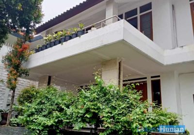 Rumah 2 lantai siap huni lokasi strategis