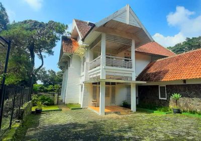 RUMAH GAYA EROPA DI KAWASAN DAGO BANDUNG