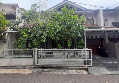 RUMAH AMERICAN CLASSIC DUA LANTAI DI ARCAMANIK BANDUNG