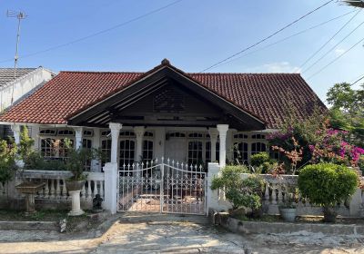 Dijual Rumah Lokasi Strategis Pinggir Jalan Posisi Hook di Kuningan Jawa Barat