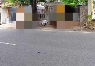 Rumah hitung tanah nol jalan raya di Surabaya