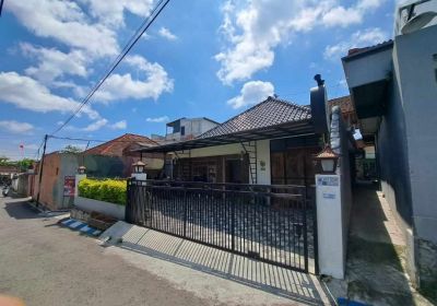 Rumah exclusive kota wisata batu (madewo apples)