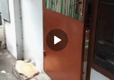 Di kontrakan rumah di jembatan lima