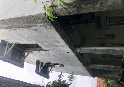 DIJUAL RUMAH 2 LANTAI 3 KT 2 KM