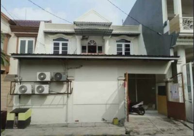 disewakan rumah 2 lantai, bisa untuk rumah tangga, kantor, kost, tempat usaha