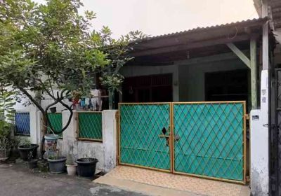 Dijual cepat (BU) rumah hadap timur 900 jt (nego sampe deal)