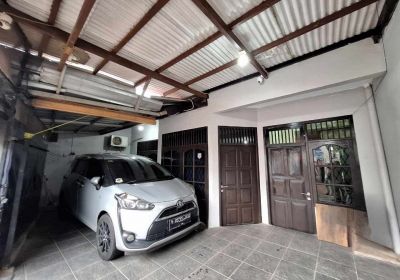 Butuh cepat rumah lantai baru renovasi di jati bening