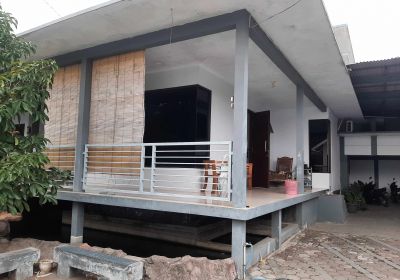 JUAL RUGI!! 1 PAKET LENGKAP BANGUNAN RUMAH & CAFE, LOKASI STRATEGIS DEKAT KAMPUS