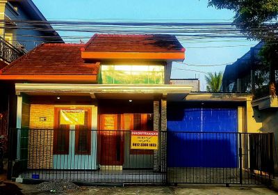 DISEWAKAN : Rumah NGREJEKENI, Pinggir jln Raya, dkt Indomaret, bandara, tol